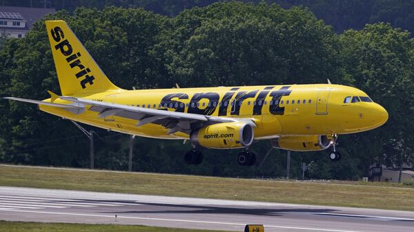 A Spirit Airlines 319 Airbus lands at Manchester Boston Regional Airport on June 2, 2023, in Manchester, N.H.  - Sputnik International