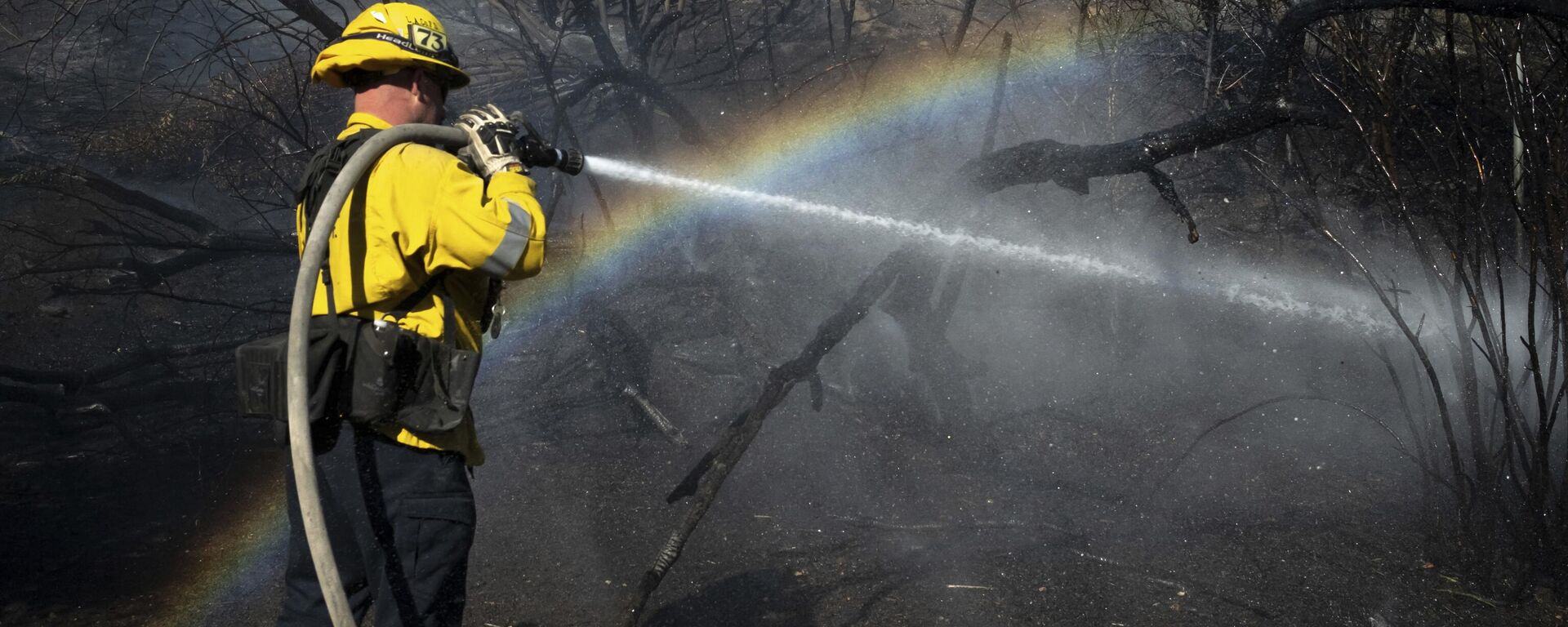 A firefighter hoses down hot spots from the Archer Fire in the Granada Hills section of Los Angeles, Friday, Jan. 10, 2025. - Sputnik International, 1920, 11.01.2025