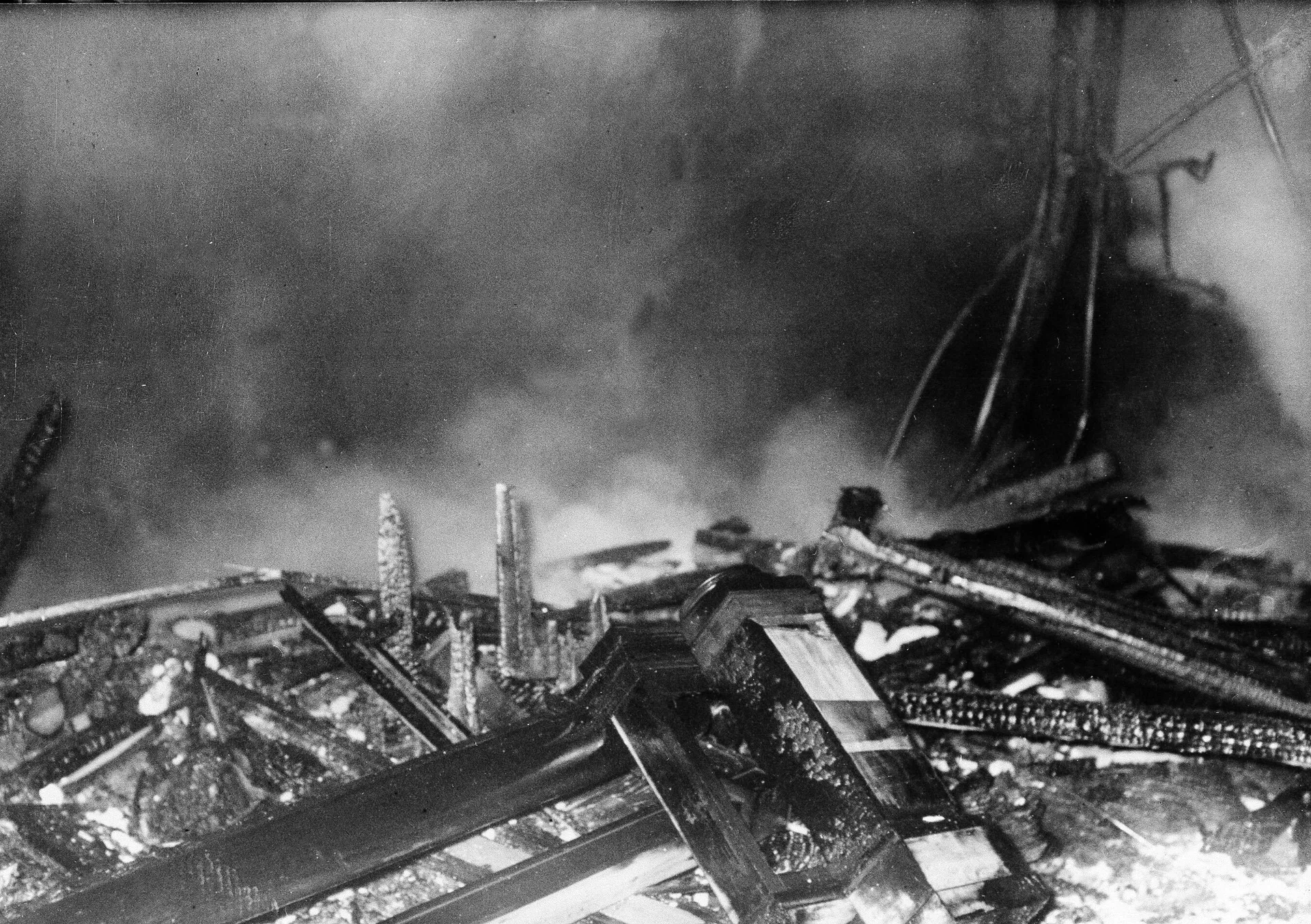 Interior view of the Reichstag building in Berlin, Germany, after it was gutted in a fire, Feb. 27, 1933.  - Sputnik International, 1920, 12.01.2025