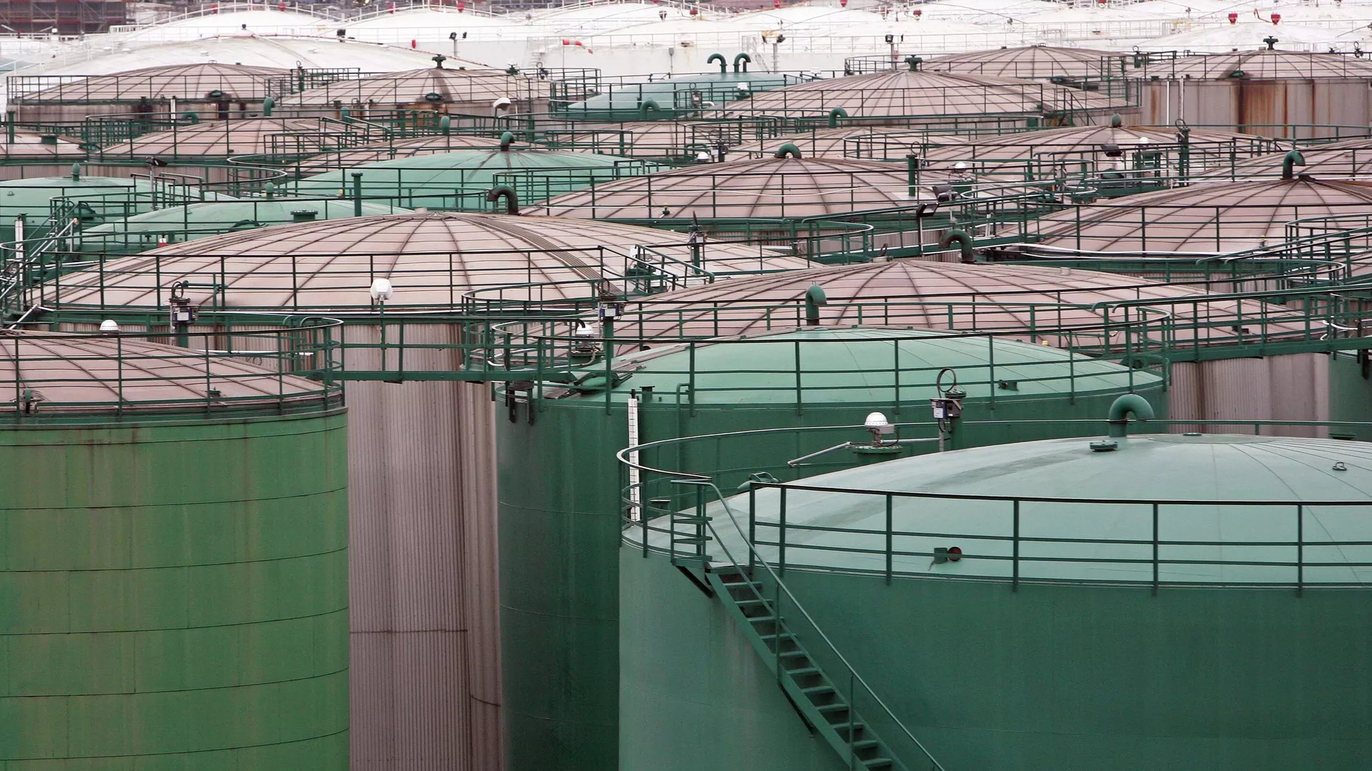 Oil storage tanks in Hamburg, Germany. File photo. - Sputnik International, 1920, 11.01.2025