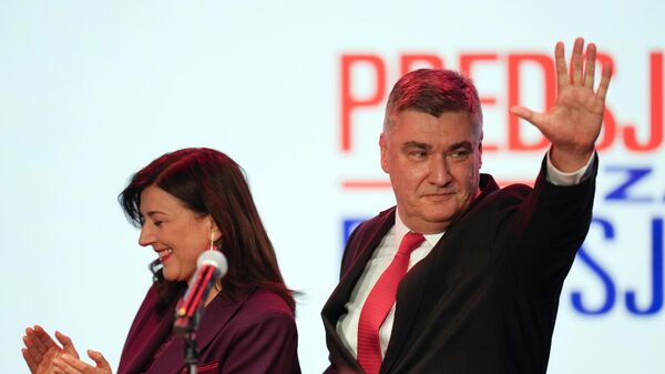 Incumbent president and presidential candidate Zoran Milanovic, right, greets supporters after his headquarters claimed victory in elections in Zagreb, Croatia, Sunday, Dec. 29, 2024 - Sputnik International