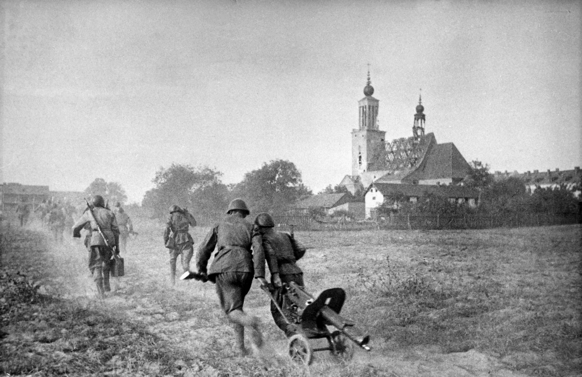 The Great Patriotic War of 1941-1945. Liberation of Poland from the Nazi invaders. Red Army soldiers of the 1st Belorussian Front, together with soldiers of the 1st Polish Army. - Sputnik International, 1920, 17.01.2025