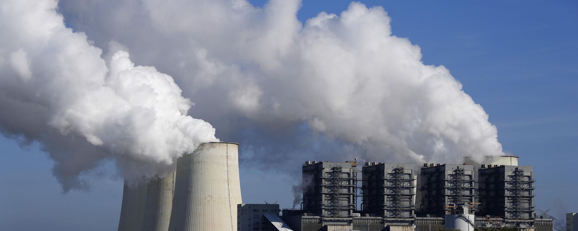 The Jaenschwalde coal-fired power plant operates in Jaenschwalde, Germany.  - Sputnik International, 1920, 19.01.2025