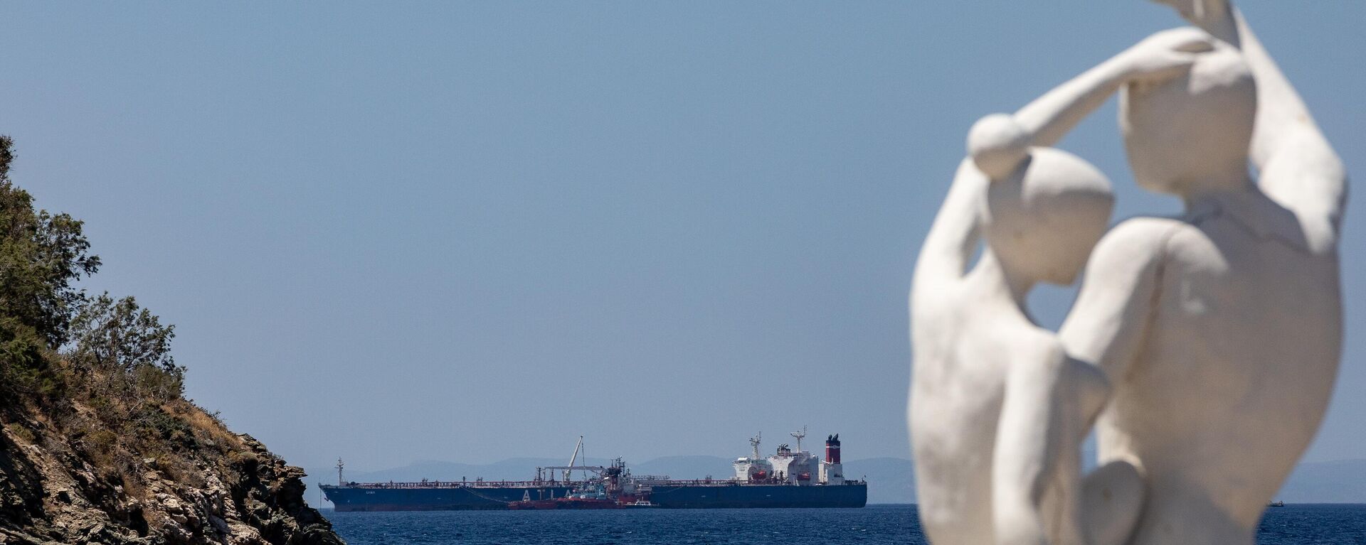 Russian-flagged tanker Lana is seen anchored off the port of Karystos, Greece. The tanker has changed ownership and its name from Pegas to Lana before entering Greek waters and was flying the Iranian flag when it was arrested on suspicion that it was avoiding EU sanctions. The US claimed that the vessel was carrying Iranian crude, subject to US sanctions, and requested that the cargo be handed over to it. - Sputnik International, 1920, 19.01.2025