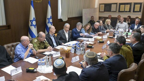 In this photo released by the Israeli government press office, Israeli Prime Minister Benjamin Netanyahu (center) meets with his security cabinet in Jerusalem to vote on a ceasefire agreement in Gaza, Friday, Jan. 17, 2025.  - Sputnik International