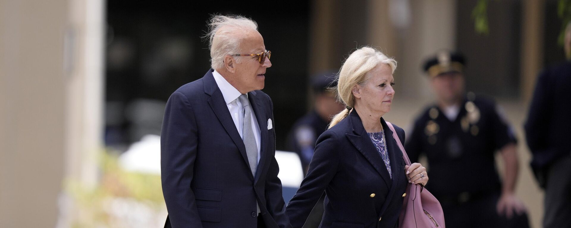 James Biden, President Joe Biden's brother and uncle to Hunter Biden, left, and Sara Biden arrive at federal court, June 7, 2024, in Wilmington, Del.  - Sputnik International, 1920, 22.01.2025