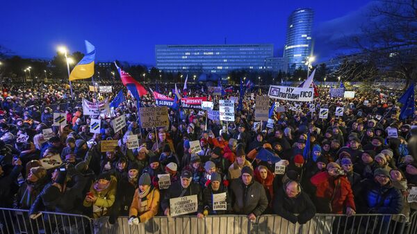 People gather to take part in a protest called Slovakia is Europe in Bratislava Friday, Jan. 10, 2025. - Sputnik International