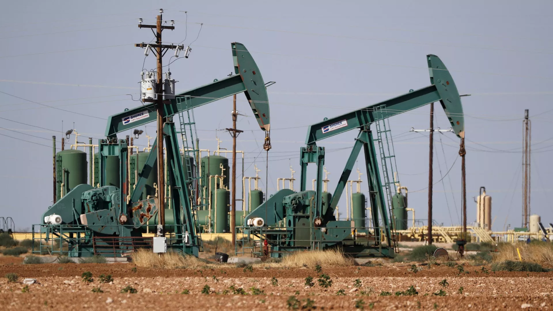 In this Wednesday, July 29, 2020 file photo, a view of a pump jack operateing in an oil field in Midland, Texas.  - Sputnik International, 1920, 24.01.2025