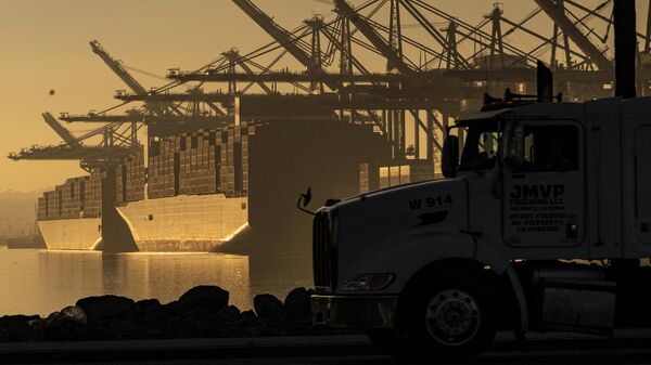 FILE - A truck arrives to pick up a shipping container near vessels moored at Maersk APM Terminals Pacific at the Port of Los Angeles. - Sputnik International