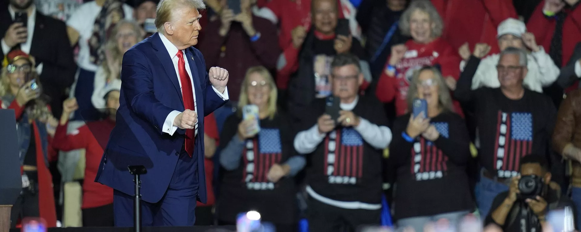 President Donald Trump dances as he departs after speaking about the economy during an event at the Circa Resort and Casino in Las Vegas, Saturday, Jan. 25, 2025. - Sputnik International, 1920, 28.01.2025