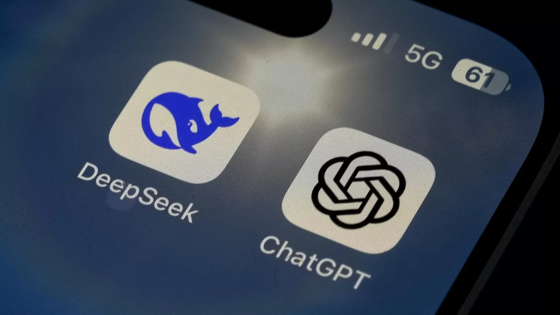 The Icons for the smartphone apps DeepSeek and ChatGPT are seen on a smartphone screen in Beijing, Tuesday, Jan. 28, 2025.  - Sputnik International, 1920, 28.01.2025