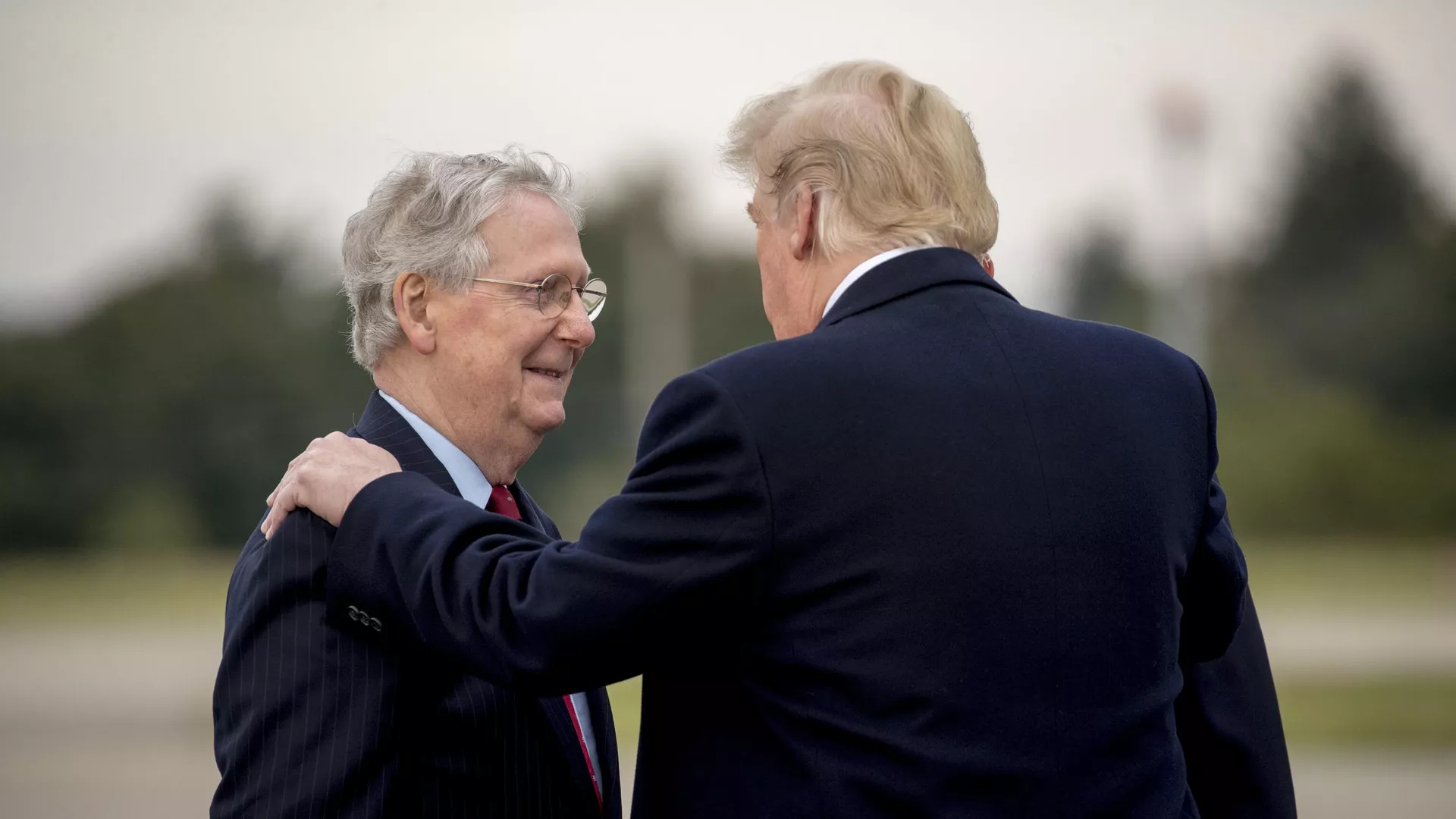 FILE - President Donald Trump speaks with Senate Majority Leader Mitch McConnell of Ky., left, as he arrives at Blue Grass Airport in Lexington, Ky., Oct. 13, 2018. - Sputnik International, 1920, 20.02.2025