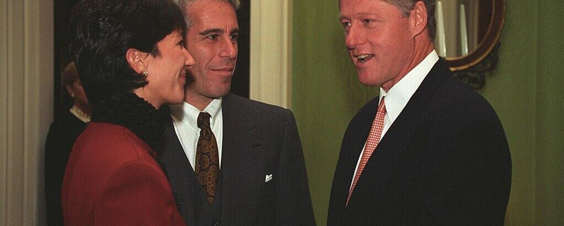 President Clinton with Jeffrey Epstein and Ghislaine Maxwell in the White House, September 1993 - Sputnik International, 1920, 22.07.2025