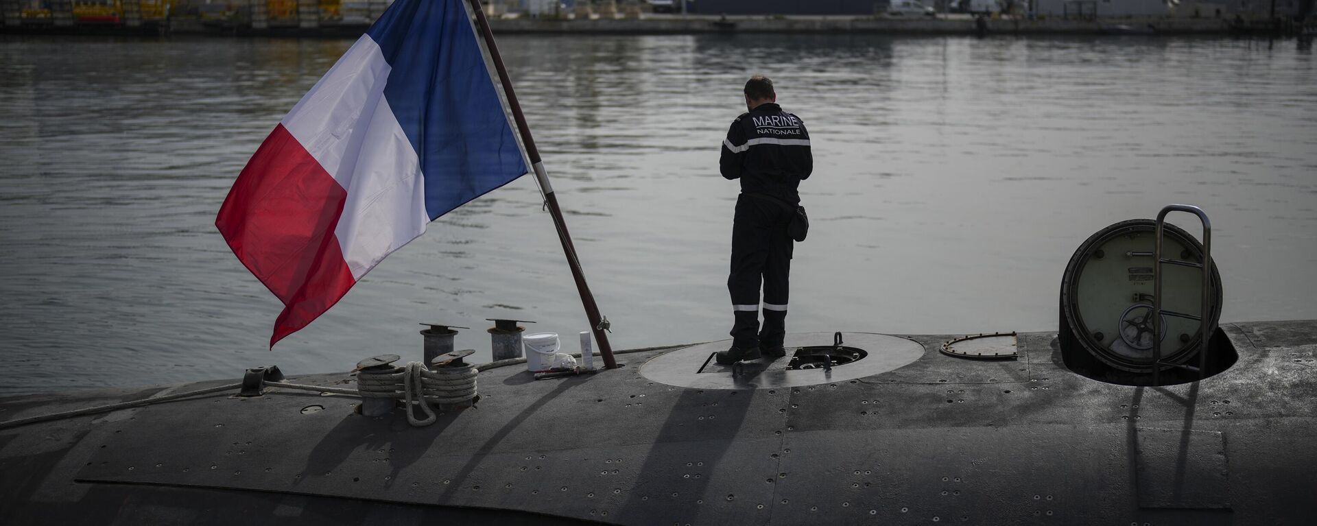 File photo. A sailor prepares a French Rubis-class submarine at the Toulon naval base in southern France, Monday, April 15, 2024. The nuclear powered submarine will be guarding France's Charles de Gaulle aircraft carrier during training exercises dubbed Neptune Strike in the Mediterranean. - Sputnik International, 1920, 06.03.2025