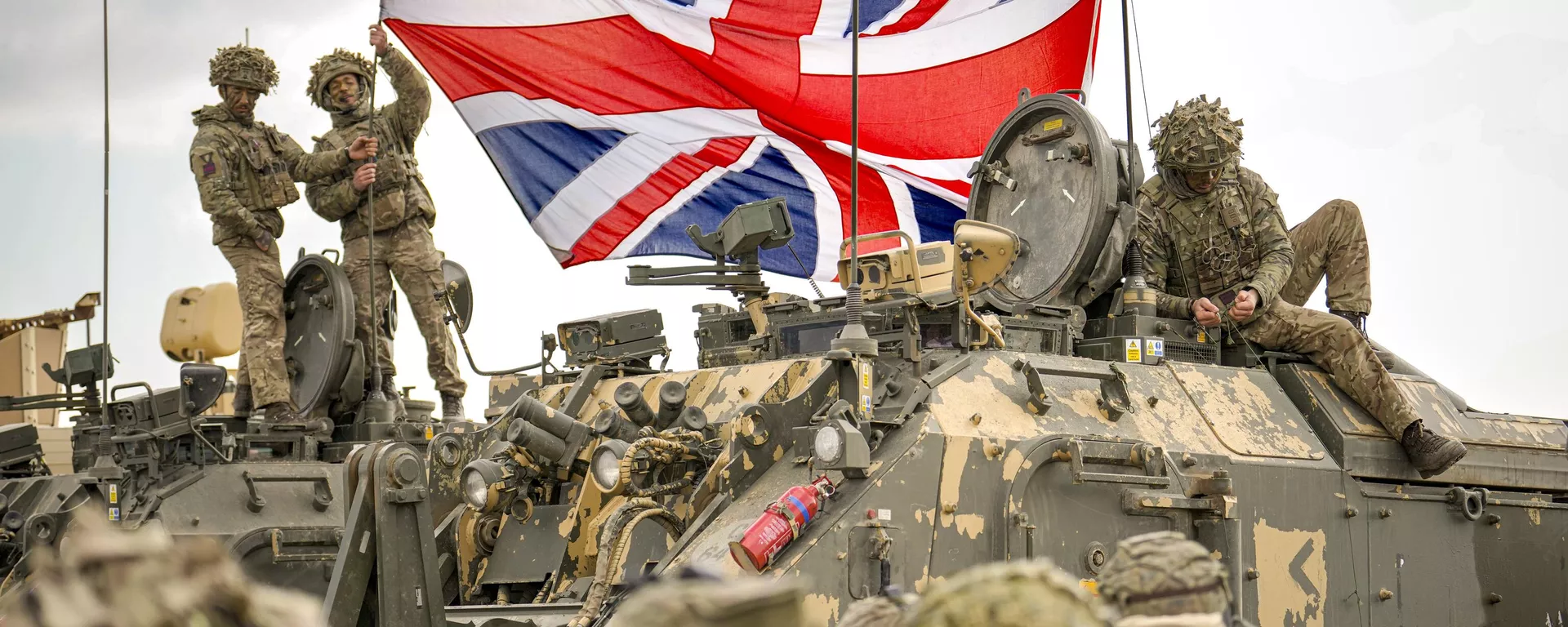 British servicemen unfurl the Union Jack flag before the start of the Steadfast Dart 2025 exercise, involving some 10,000 troops in three different countries from nine nations and represent the largest NATO operation planned this year, at a training range in Smardan, eastern Romania, Wednesday, Feb. 19, 2025. - Sputnik International, 1920, 17.03.2025