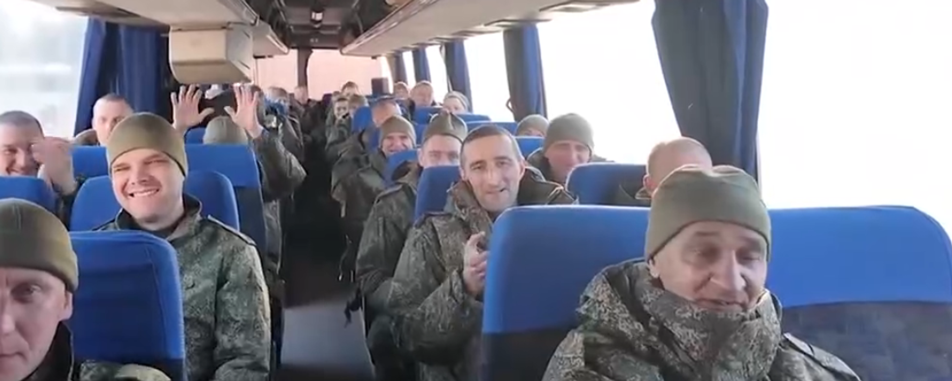 Russian soldiers safely return home - Sputnik International, 1920, 19.04.2025