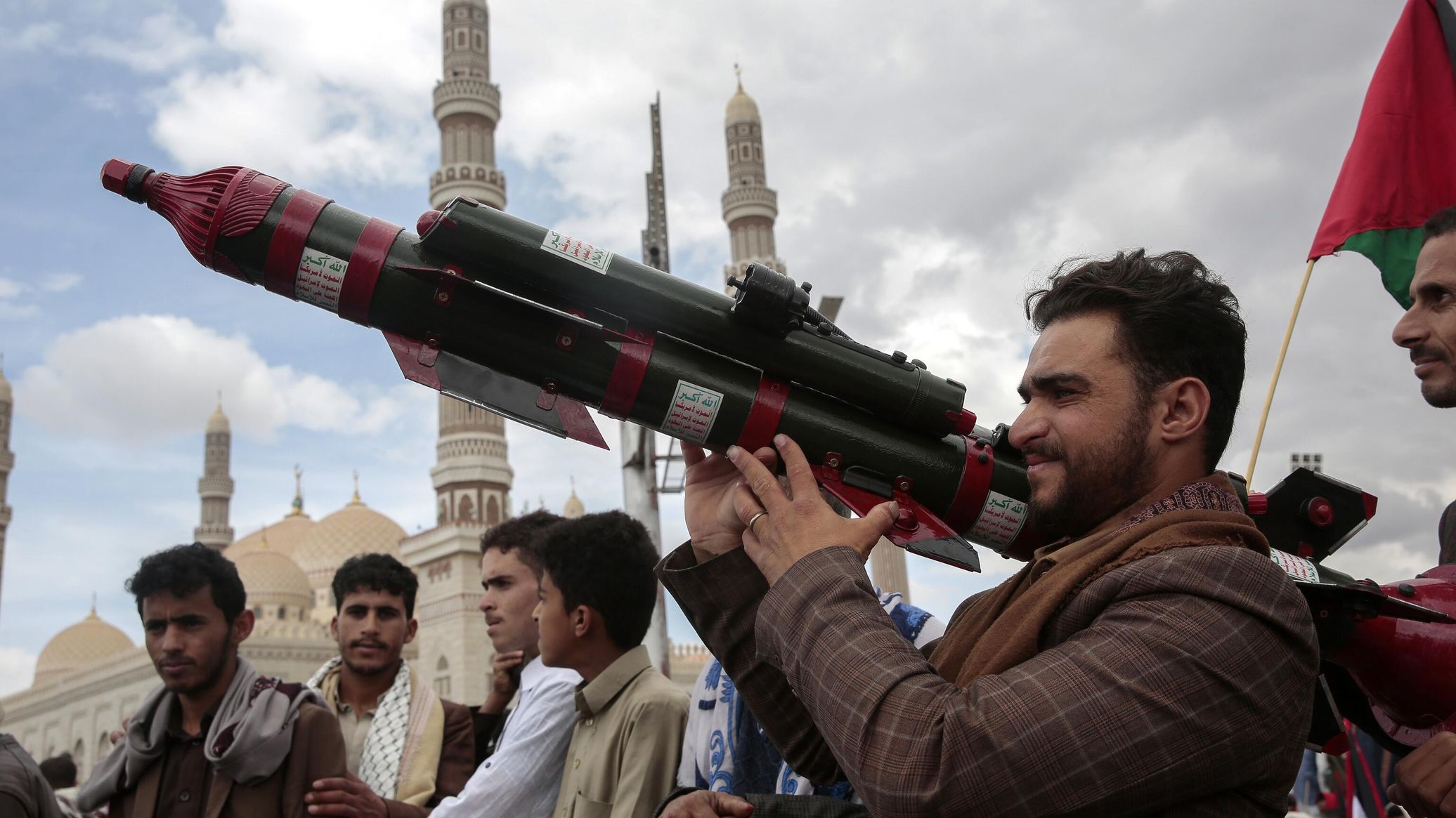 Shipping Traffic in Bab al-Mandab Strait Down 56% After Houthi Embargo - Reports
