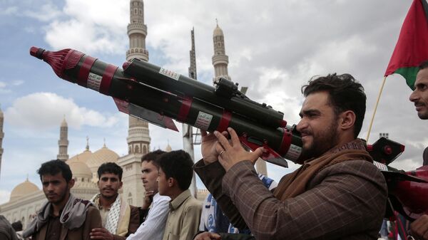A Houthi supporter holds a mock missile during a protest marking Jerusalem Day in support of Palestinians in the Gaza Strip, in Sanaa, Yemen, April 5, 2024 - Sputnik International