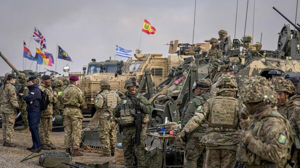 Servicemen stand at the end of the Steadfast Dart 2025 exercise, involving some 10,000 troops in three different countries from nine nations and represent the largest NATO operation planned this year, at a training range in Smardan, eastern Romania, Wednesday, Feb. 19, 2025.  - Sputnik International