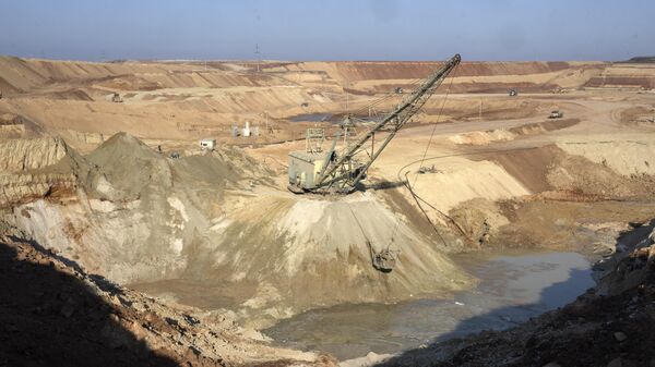 A view of an ilmenite open pit mine in a canyon in the central region of Kirovograd, Ukraine, Wednesday, Feb. 12, 2025 - Sputnik International