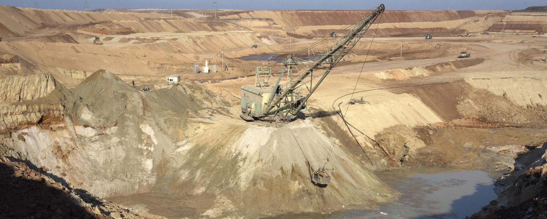 A view of an ilmenite open pit mine in a canyon in the central region of Kirovograd, Ukraine, Wednesday, Feb. 12, 2025 - Sputnik International, 1920, 06.04.2025