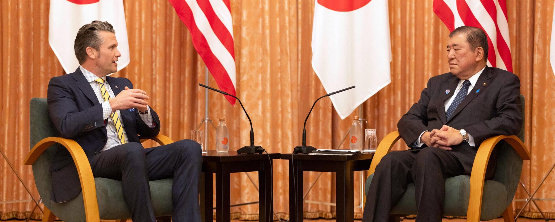 US Secretary of Defense Pete Hegseth, left, gives his opening speech at the beginning of his meeting with Japanese Prime Minister Shigeru Ishiba at the prime minister's office in Tokyo Sunday, March 30, 2025.  - Sputnik International, 1920, 02.04.2025