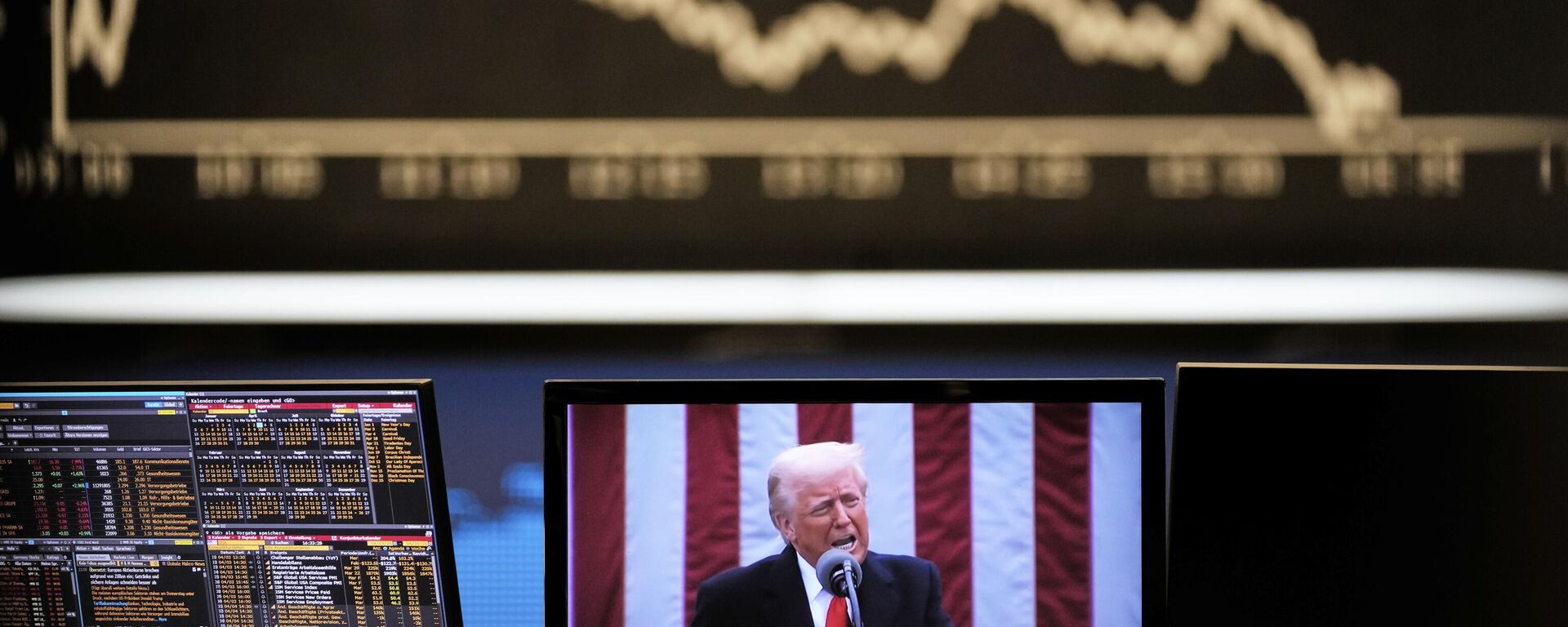 US President Donald Trump appears on a television screen at the stock market in Frankfurt, Germany, Thursday, April 3, 2025.  - Sputnik International, 1920, 07.04.2025