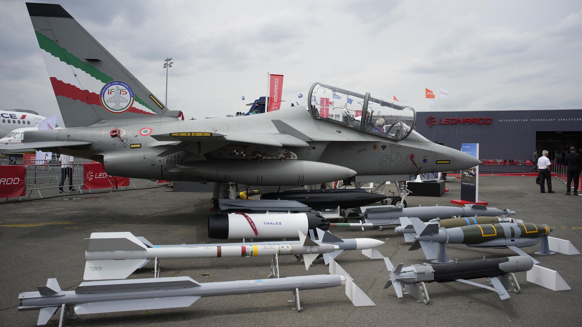 The Aermacchi M-346 is on display during the Paris Air Show in Le Bourget, north of Paris, France, Monday, June 19, 2023. The Aermacchi M-346 is on display during the Paris Air Show in Le Bourget, north of Paris, France, Monday, June 19, 2023. - Sputnik International, 1920, 07.04.2025