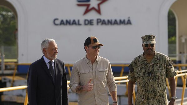 Panama Canal Authority Administrator Ricaurte Vasquez, left, U.S. Defense Secretary Pete Hegseth, center, and Southcom Commander Navy Adm. Alvin Holsey pose for a photo during a tour of the Panama Canal's Miraflores Locks, in Panama City, Tuesday, April 8, 2025. - Sputnik International
