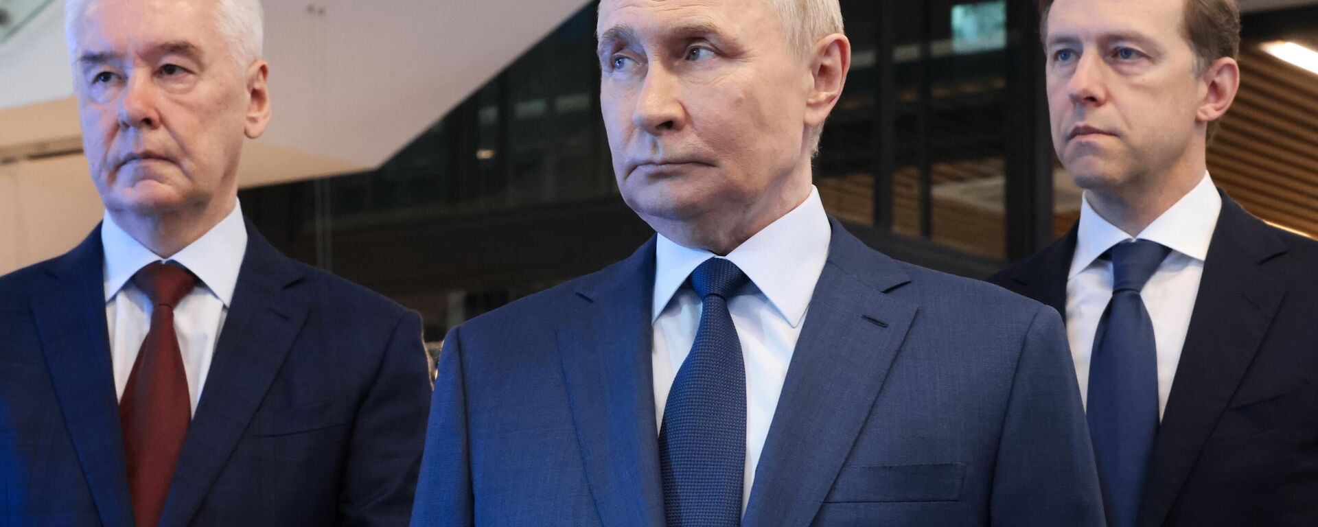 Russian President Vladimir Putin at a meeting with students of the Bauman Moscow State Technical University - Sputnik International, 1920, 16.04.2025