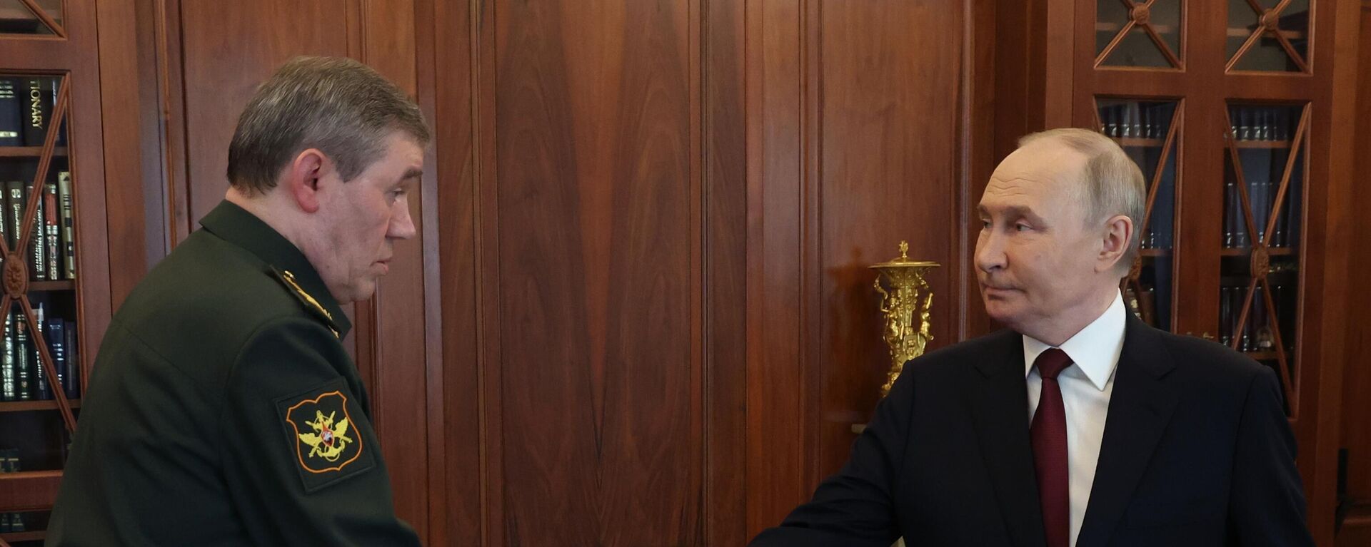 President Putin and General Valery Gerasimov, Chief of the General Staff of the Russian Armed Forces, April 19, 2025 - Sputnik International, 1920, 19.04.2025