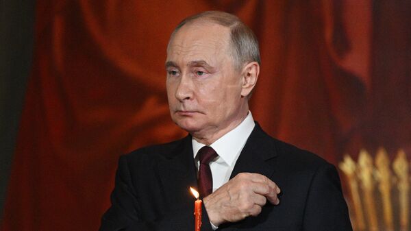 Vladimir Putin attents Easter Night Service  - Sputnik International