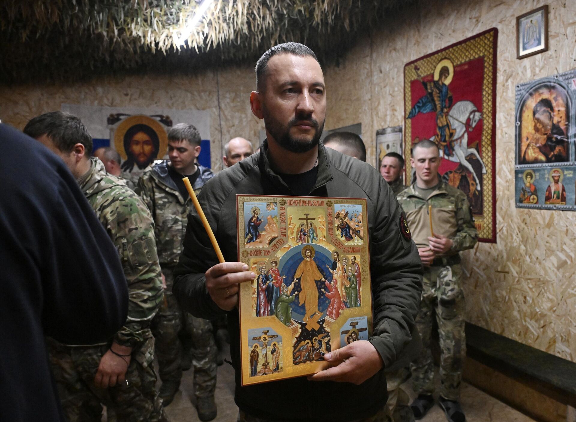 Easter service in a dugout church in the Zaporozhye region - Sputnik International, 1920, 20.04.2025