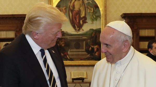 In this May 24, 2017, file photo. US President Donald Trump stands with Pope Francis during a meeting at the Vatican. Some evangelical supporters of Trump are seeking a meeting with Pope Francis over a recent critical article in a Vatican-approved journal - Sputnik International