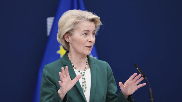 European Commission President Ursula von der Leyen addresses journalists during a media conference at EU headquarters in Brussels, Monday, April 7, 2025. - Sputnik International