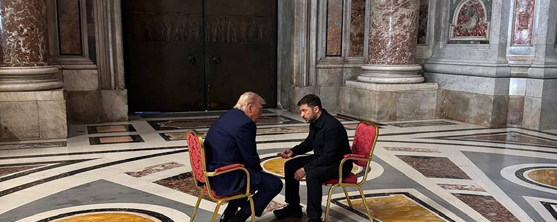 In this photo provided by the Ukrainian Presidential Press Office, Ukraine's President Volodymyr Zelenskyy, right, and President Donald Trump, talk as they attend the funeral of Pope Francis in Vatican, Saturday, April 26, 2025. - Sputnik International, 1920, 02.05.2025