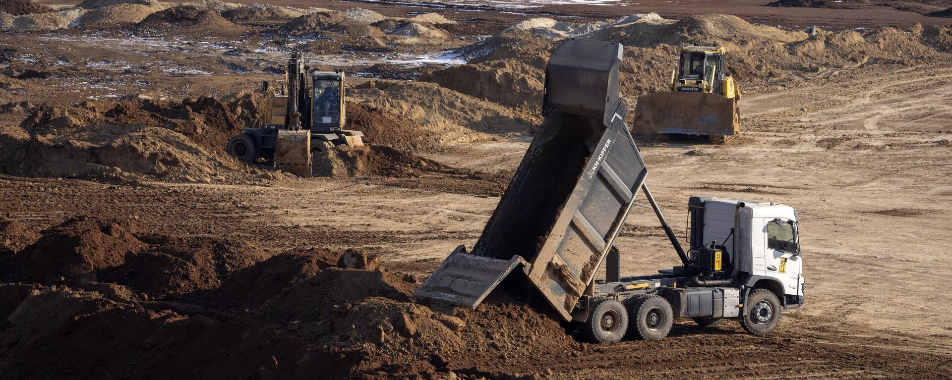 A view of an ilmenite open pit mine in a canyon in the central region of Kirovohrad, Ukraine, Feb. 12, 2025.  - Sputnik International, 1920, 03.05.2025