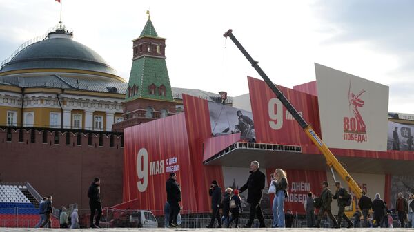 Workers cover up Lenin's Mausoleum to install seating area for Russian leaders and high-profile foreign guests of the May 9 Victory Day Parade marking the 80th anniversary of the Soviet people's victory in the European theater of World War II. - Sputnik International