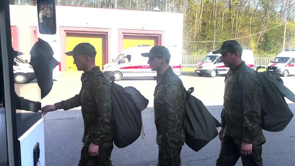 Russian servicemen return from Ukrainian captivity   - Sputnik International