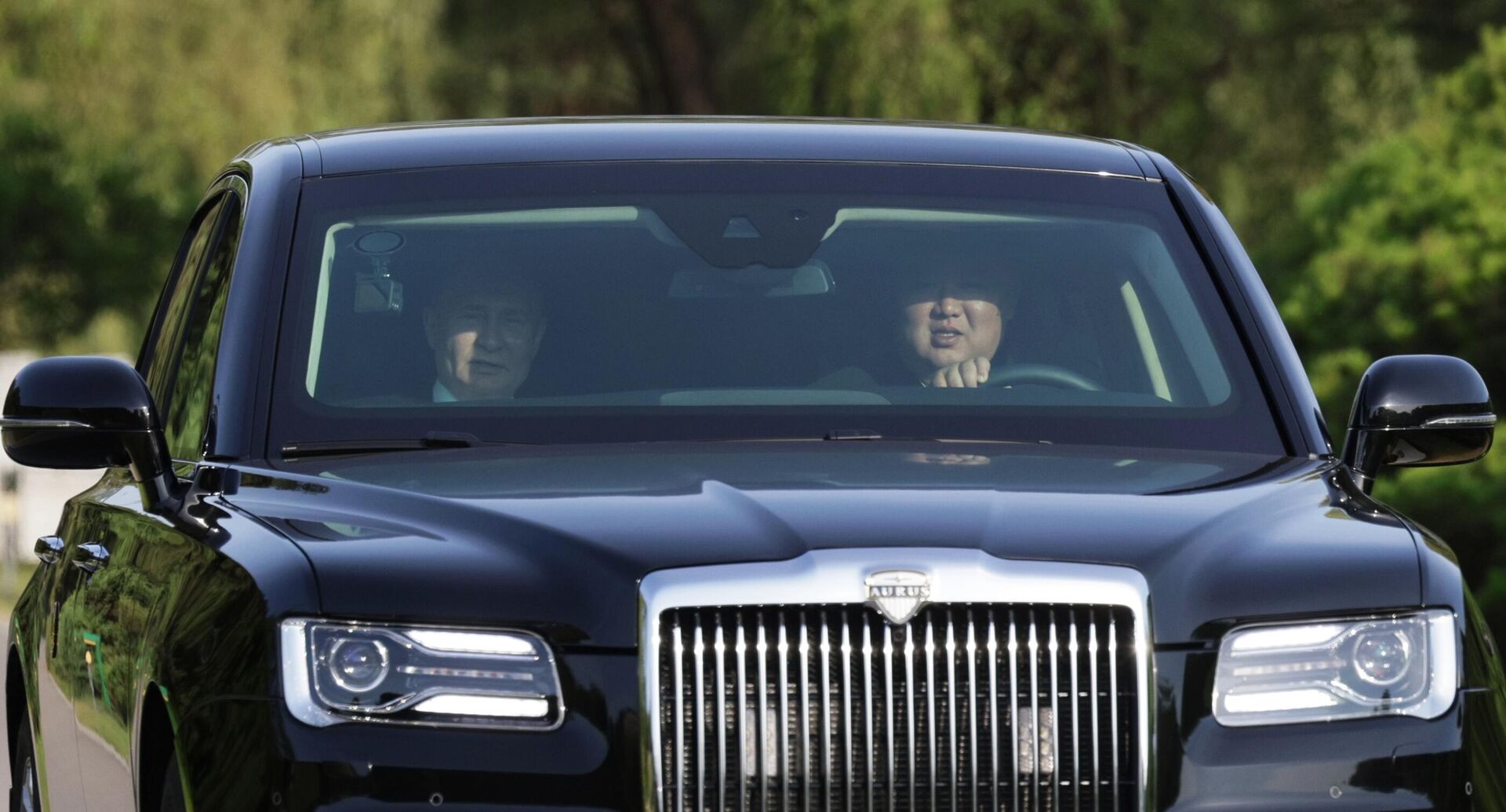 Russian President Vladimir Putin and Norh Korean leader Kim Jong-un are seen in the Aurus car in Pyongyang on June 19, 2024. Russian President Vladimir Putin and Norh Korean leader Kim Jong-un are seen in the Aurus car in Pyongyang on June 19, 2024. - Sputnik International, 1920, 07.05.2025