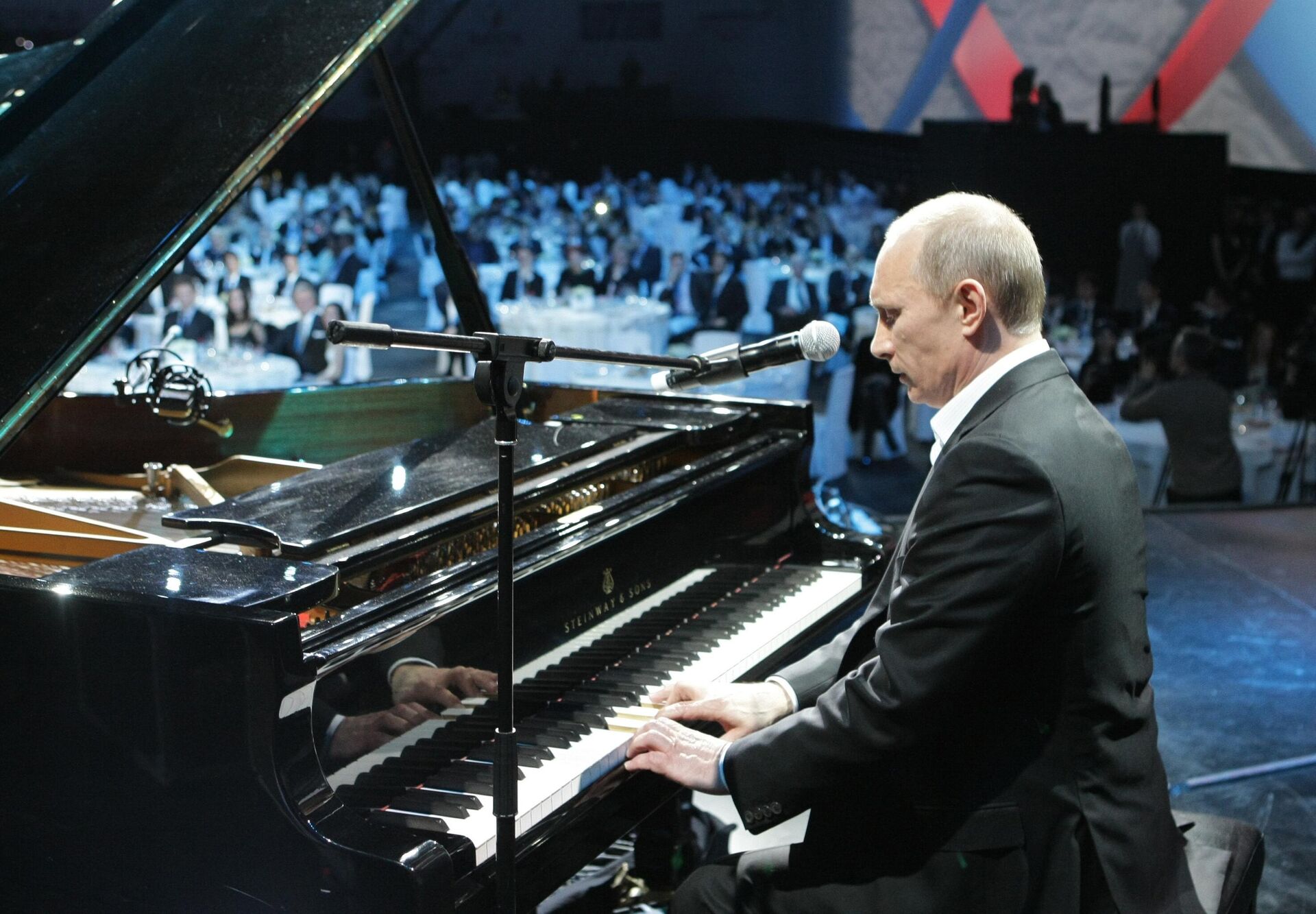 December 10, 2010. Then Russian Prime Minister Vladimir Putin plays the piano at a charity concert at the Ice Palace in St. Petersburg. December 10, 2010. Then Russian Prime Minister Vladimir Putin plays the piano at a charity concert at the Ice Palace in St. Petersburg. - Sputnik International, 1920, 07.05.2025