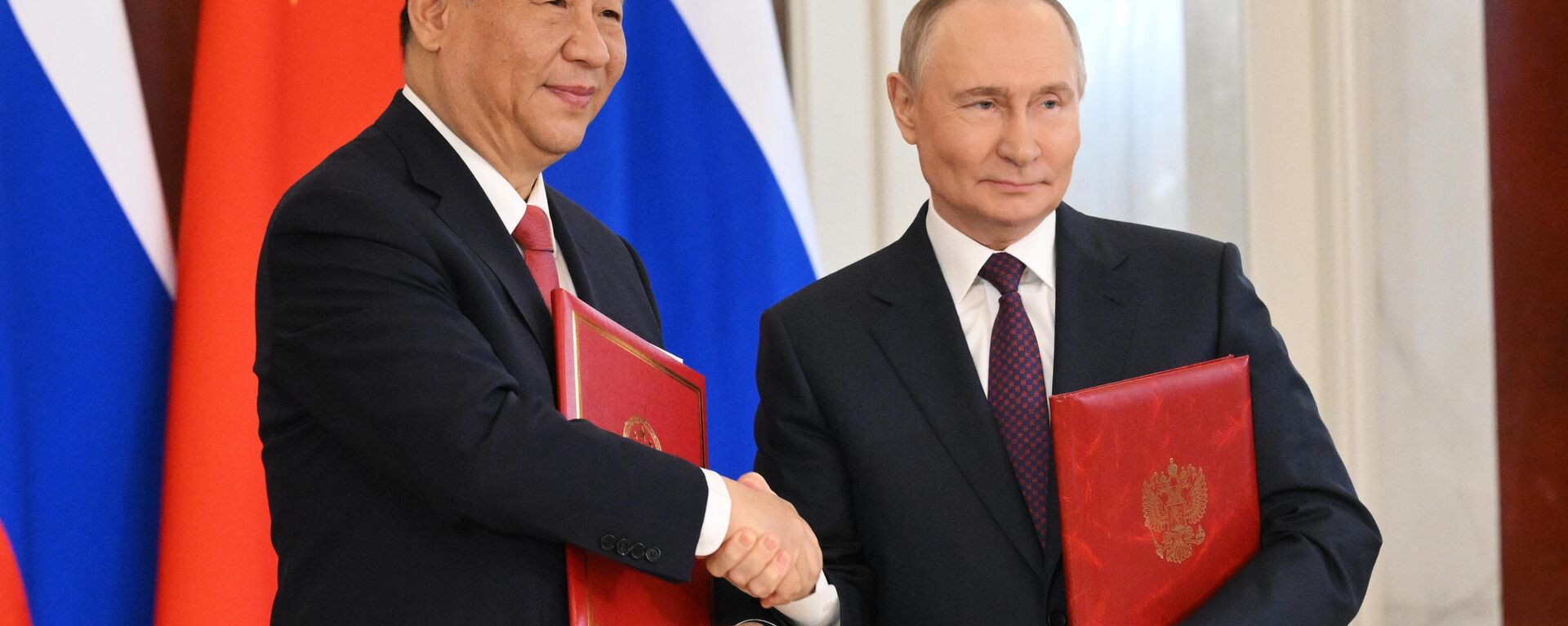 President of Russia Vladimir Putin and President of China Xi Jinping during a ceremony of exchanging documents after Russia-China talks. - Sputnik International, 1920, 08.05.2025