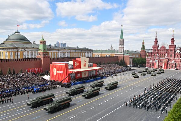 S-400 anti-aircraft missile systems on Red Square in Moscow during a military parade dedicated to the 80th anniversary of Victory in the Great Patriotic War. - Sputnik International