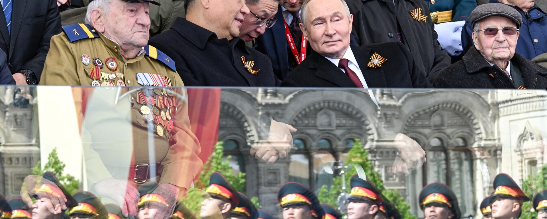 Presidents Putin and Xi and veterans look on as troops march past a protective glass barrier during Moscow's parade dedicated to the 80th anniversary of victory in the Great Patriotic War, Friday, May 9, 2025. - Sputnik International, 1920, 09.05.2025