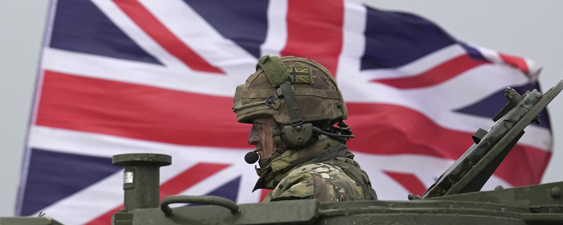A British soldier sits in an AS90 at a military training camp in an undisclosed location in England, Friday, March 24, 2023.  - Sputnik International, 1920, 08.12.2025