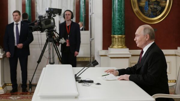 President Vladimir Putin addresses Russian and foreign press, outlining a renewed Russian offer for direct negotiations without any preconditions with Ukraine. May 11, 2025. - Sputnik International