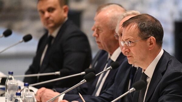 Aide to the President of the Russian Federation Vladimir Medinsky (right) at negotiations between the delegations of Russia and Ukraine in Istanbul. - Sputnik International