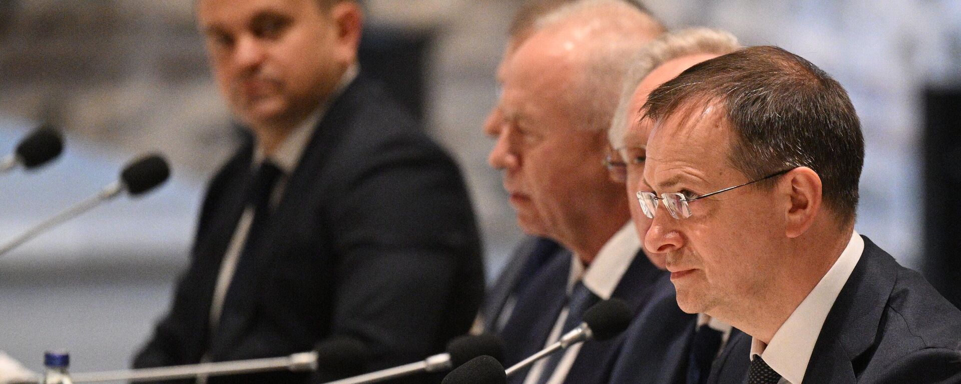 Aide to the President of the Russian Federation Vladimir Medinsky (right) at negotiations between the delegations of Russia and Ukraine in Istanbul. - Sputnik International, 1920, 02.06.2025