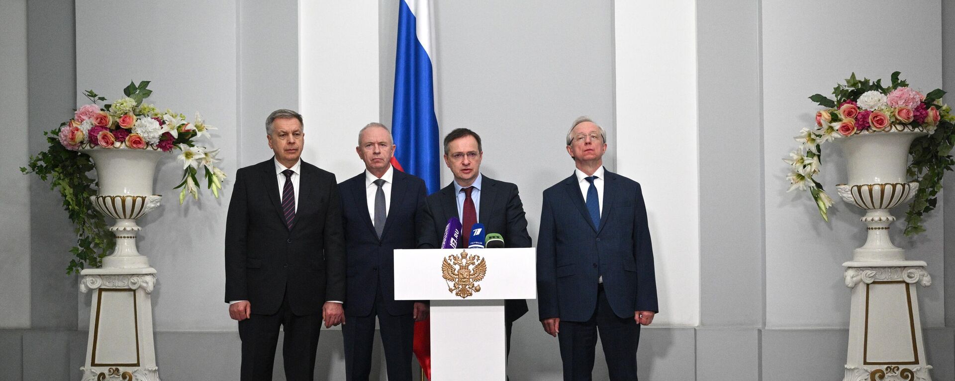 Russian delegation talks to the press following negotiations with Ukraine in Istanbul - Sputnik International, 1920, 16.05.2025