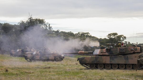 An Australian Army trooper fires the .50 cal heavy machine gun from an Australian Army M1A1 Abrams Main Battle Tank on June 26, 2024.  - Sputnik International
